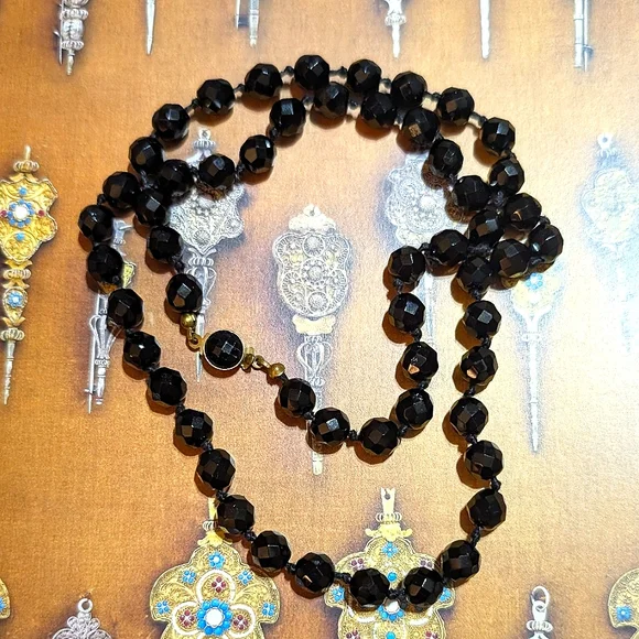 Vintage Jet Black Austrian Crystal Necklace 🖤 - Picture 4 of 6